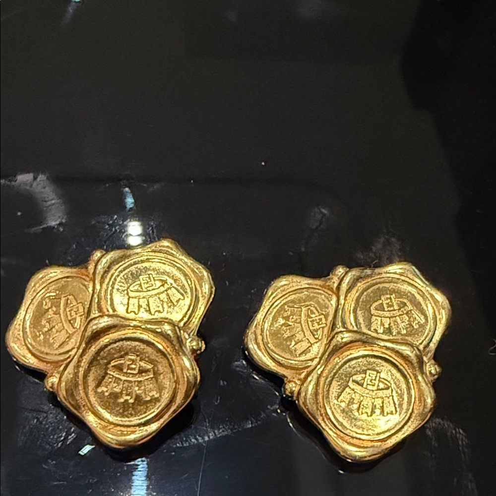 Vintage Fendi Wax Seal Gold-Tone Clip-On Earrings – Authentic Logo Design